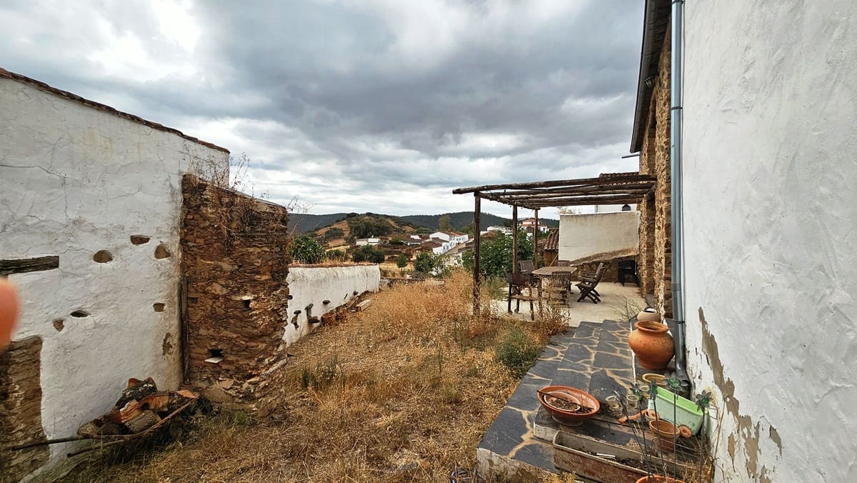 4 soveværelse Byhus til salg i Hinojales - € 189.000 (Ref: 8661384)