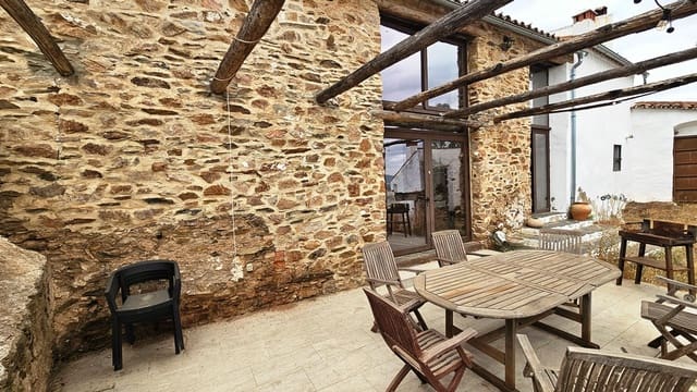 4 bedroom Townhouse for sale in Hinojales - € 189,000 (Ref: 8661384)