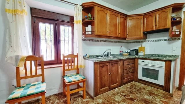5 bedroom Townhouse for sale in Corteconcepción with garage - € 159,000 (Ref: 9024313)