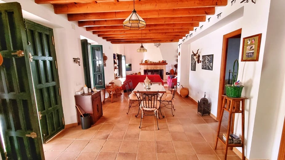 4 soveværelse Finca/Landehus til salg i Cortegana med swimmingpool garage - € 520.000 (Ref: 9037472)