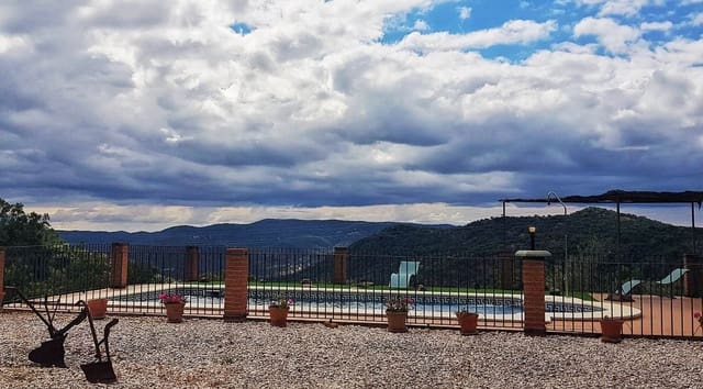 4 chambre Finca/Maison de Campagne à vendre à Cortegana avec piscine garage - 520 000 € (Ref: 9037472)