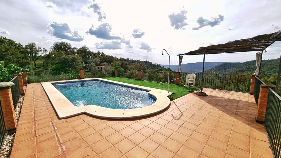 4 soveværelse Finca/Landehus til salg i Cortegana med swimmingpool garage - € 520.000 (Ref: 9037472)