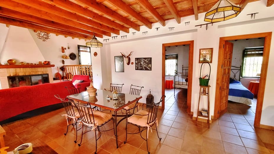 4 soveværelse Finca/Landehus til salg i Cortegana med swimmingpool garage - € 520.000 (Ref: 9037472)