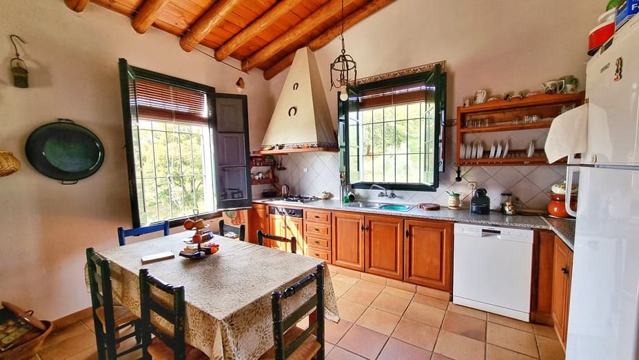 4 soveværelse Finca/Landehus til salg i Cortegana med swimmingpool garage - € 520.000 (Ref: 9037472)