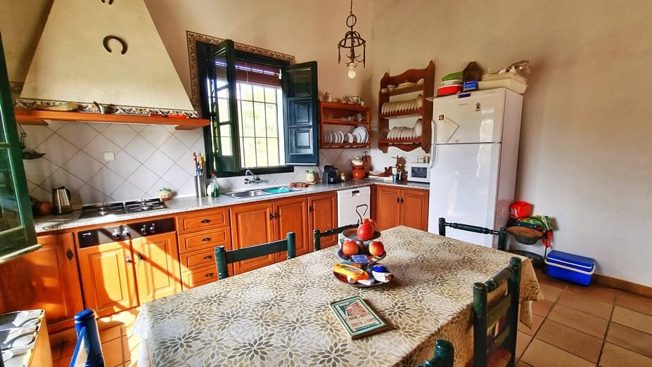 4 soveværelse Finca/Landehus til salg i Cortegana med swimmingpool garage - € 520.000 (Ref: 9037472)