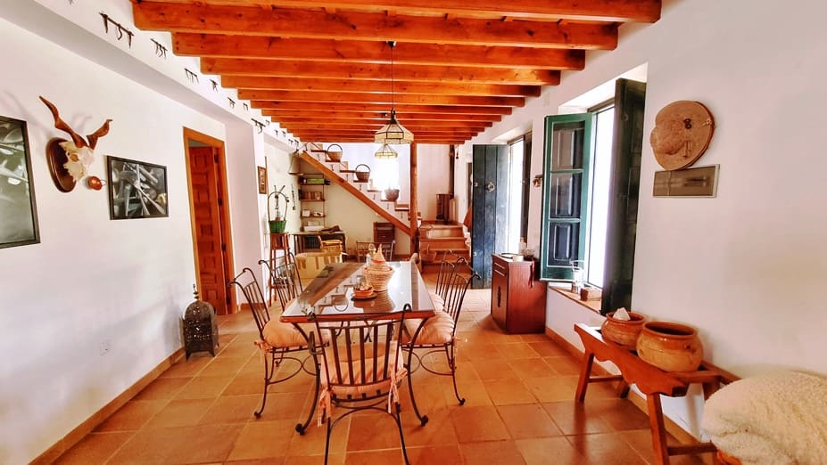 4 soveværelse Finca/Landehus til salg i Cortegana med swimmingpool garage - € 520.000 (Ref: 9037472)