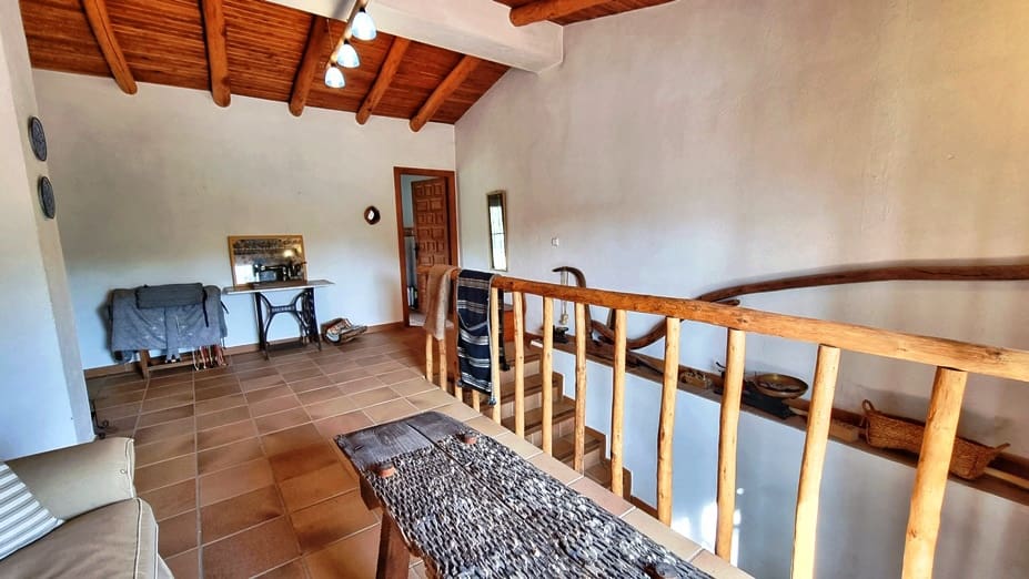 4 soveværelse Finca/Landehus til salg i Cortegana med swimmingpool garage - € 520.000 (Ref: 9037472)