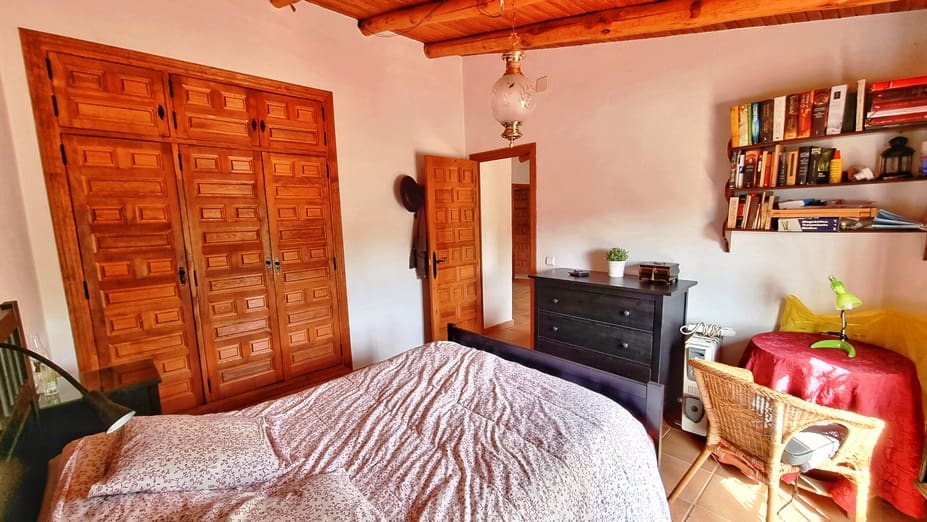 4 soveværelse Finca/Landehus til salg i Cortegana med swimmingpool garage - € 520.000 (Ref: 9037472)