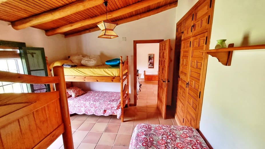 4 soveværelse Finca/Landehus til salg i Cortegana med swimmingpool garage - € 520.000 (Ref: 9037472)