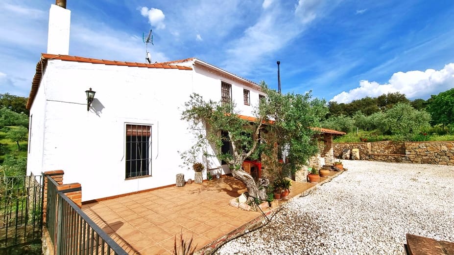 4 soveværelse Finca/Landehus til salg i Cortegana med swimmingpool garage - € 520.000 (Ref: 9037472)