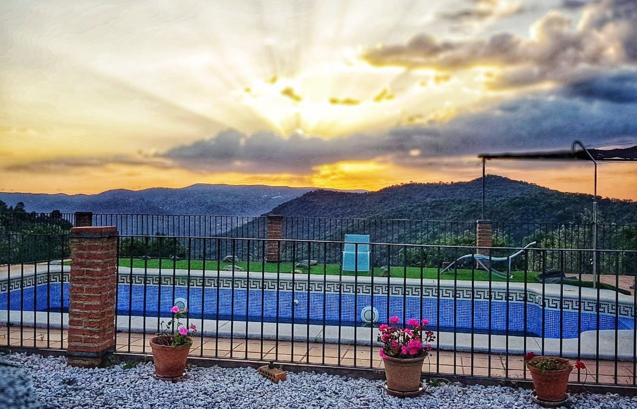 4 soveværelse Finca/Landehus til salg i Cortegana med swimmingpool garage - € 520.000 (Ref: 9037472)