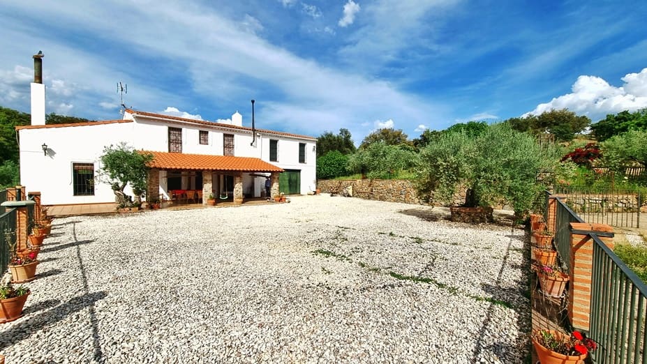 4 soveværelse Finca/Landehus til salg i Cortegana med swimmingpool garage - € 520.000 (Ref: 9037472)