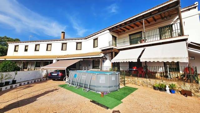 10 soveværelse Finca/Landehus til salg i El Castillo de las Guardas med swimmingpool - € 640.000 (Ref: 9131415)