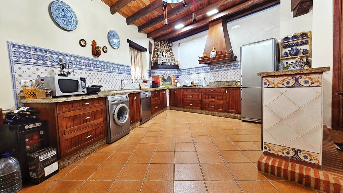 10 soverom Finca/Herregård til salgs i El Castillo de las Guardas med svømmebasseng - € 575 000 (Ref: 9131415)