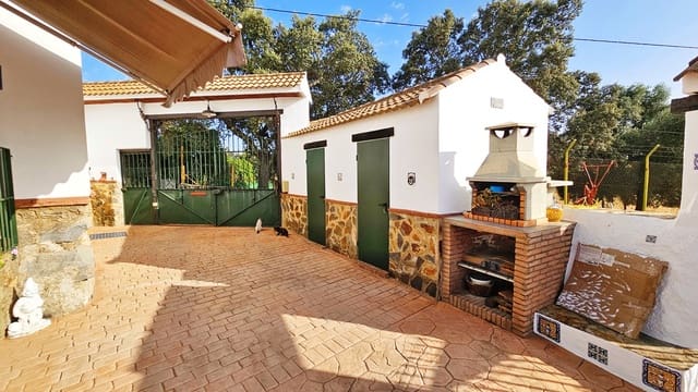 10 soveværelse Finca/Landehus til salg i El Castillo de las Guardas med swimmingpool - € 640.000 (Ref: 9131415)