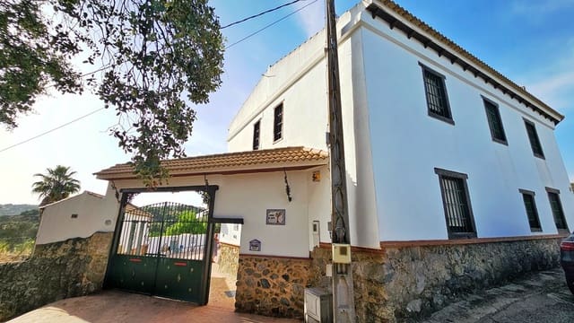 10 soveværelse Finca/Landehus til salg i El Castillo de las Guardas med swimmingpool - € 575.000 (Ref: 9131415)