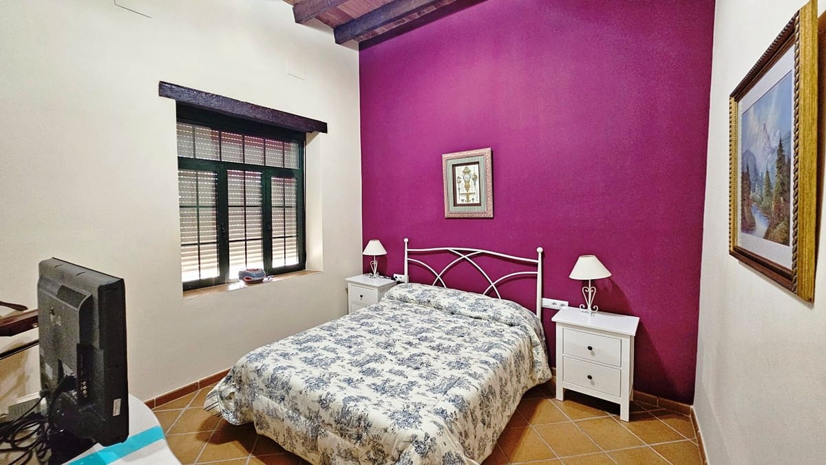 10 soverom Finca/Herregård til salgs i El Castillo de las Guardas med svømmebasseng - € 575 000 (Ref: 9131415)