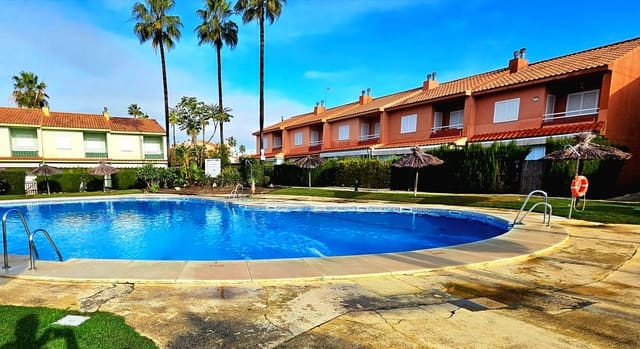 3 bedroom Townhouse for holiday rental in La Antilla, Lepe with pool garage - € 900 (Ref: 9569616)