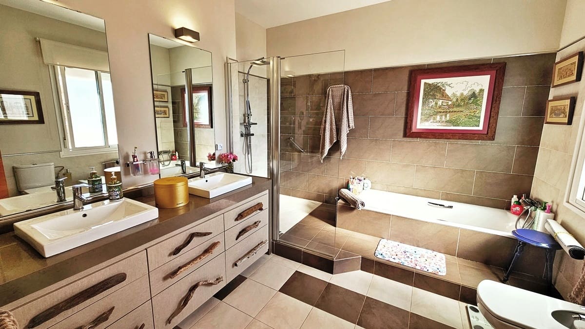 5 bedroom Finca/Country House for sale in Canaveral de Leon with garage - € 437,000 (Ref: 9734144)