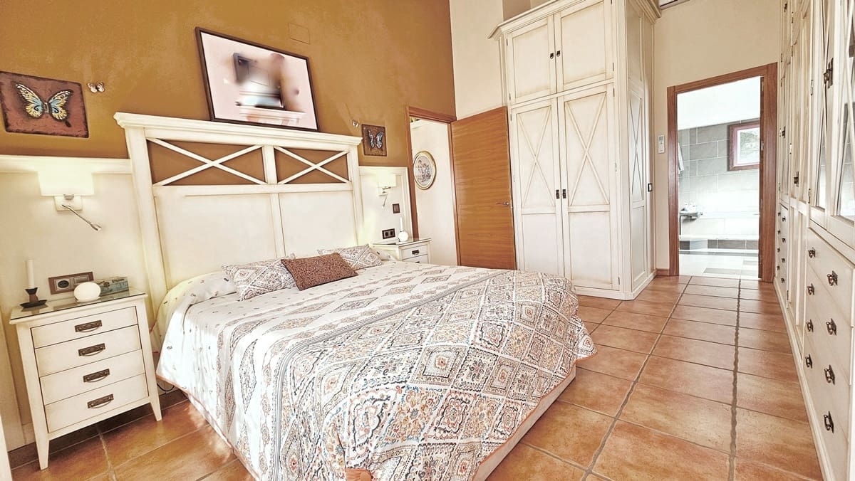 5 bedroom Finca/Country House for sale in Canaveral de Leon with garage - € 437,000 (Ref: 9734144)