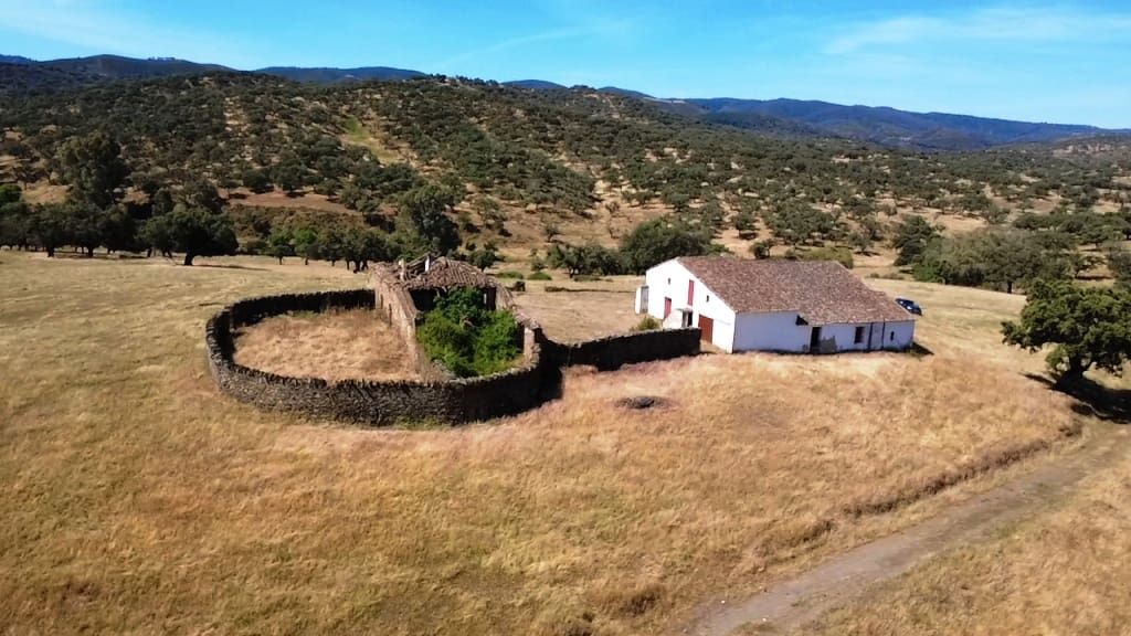 4 bedroom Finca/Country House for sale in Aracena - € 750,000 (Ref: 9857777)