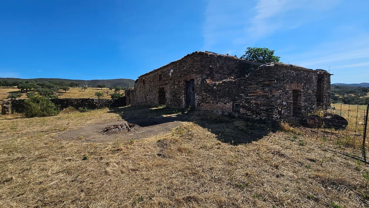 4 bedroom Finca/Country House for sale in Aracena - € 750,000 (Ref: 9857777)