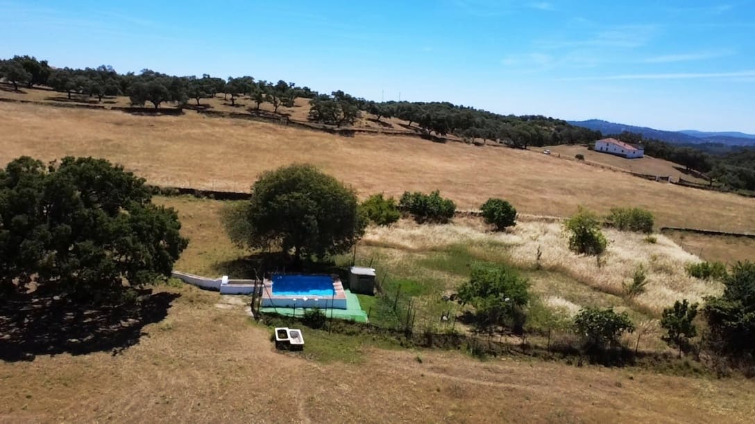 4 sypialnia Finka/Dom wiejski na sprzedaż w Higuera de la Sierra z basenem - 350 000 € (Ref: 9883457)