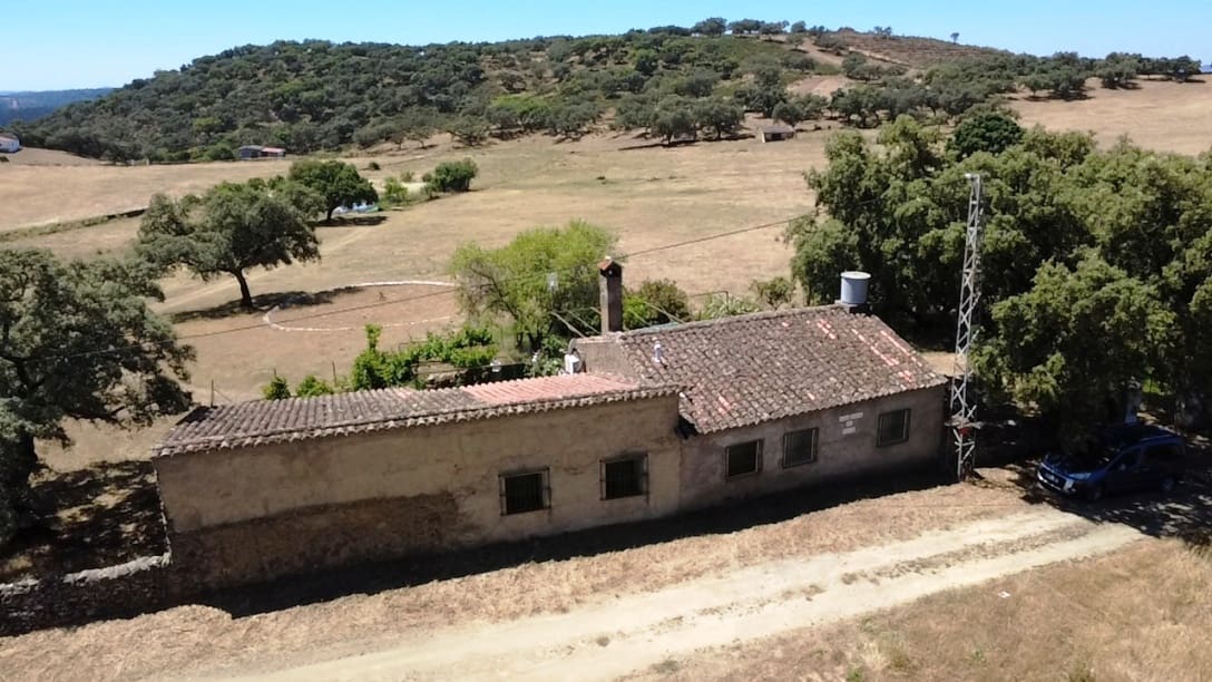 4 sypialnia Finka/Dom wiejski na sprzedaż w Higuera de la Sierra z basenem - 350 000 € (Ref: 9883457)