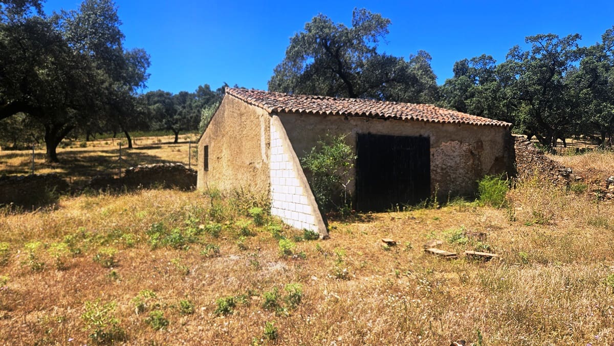 4 sypialnia Finka/Dom wiejski na sprzedaż w Higuera de la Sierra z basenem - 350 000 € (Ref: 9883457)