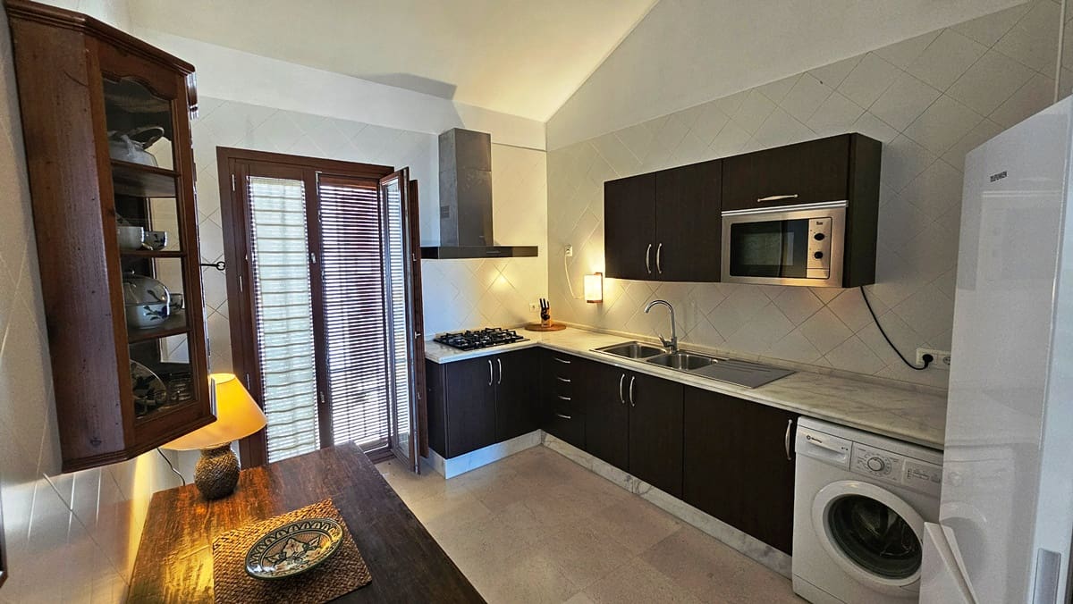 6 sypialnia Dom na sprzedaż w Zufre z basenem garażem - 450 000 € (Ref: 9931191)