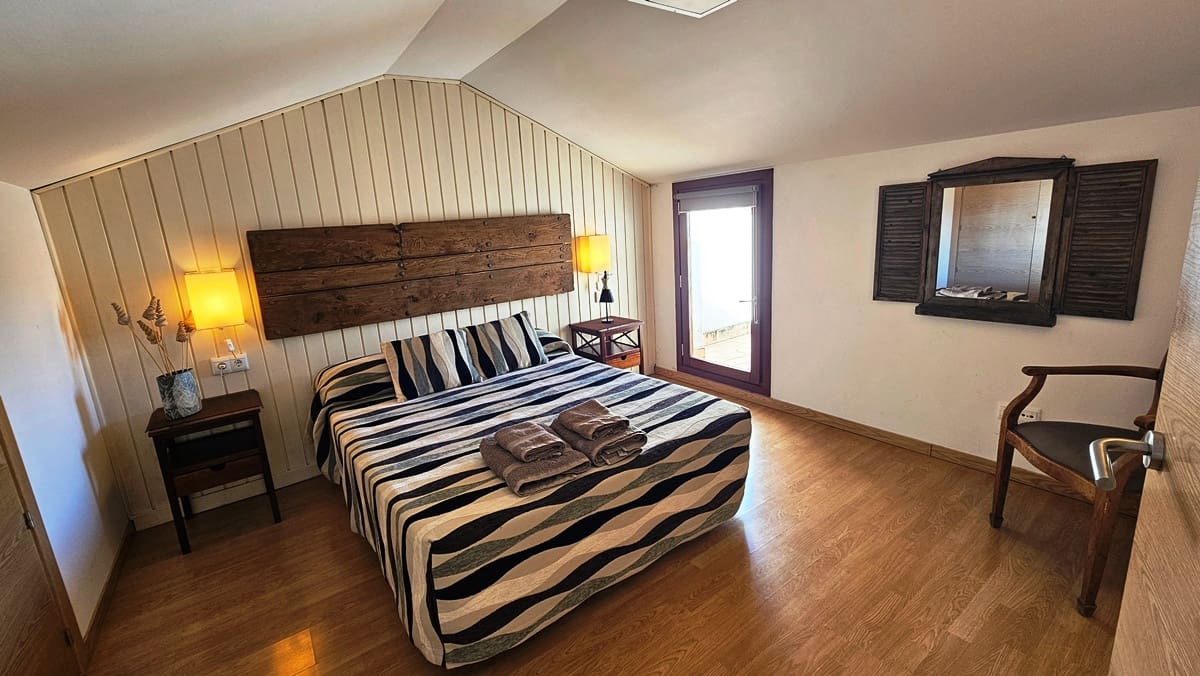 6 sypialnia Dom na sprzedaż w Zufre z basenem garażem - 450 000 € (Ref: 9931191)