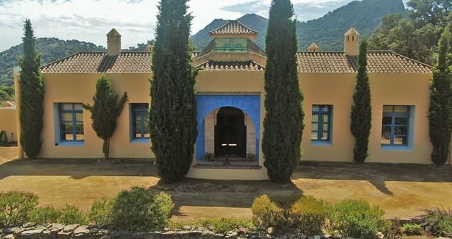 7 chambre Finca/Maison de Campagne à vendre à Gaucín avec piscine - 1 800 000 € (Ref: 7982460)