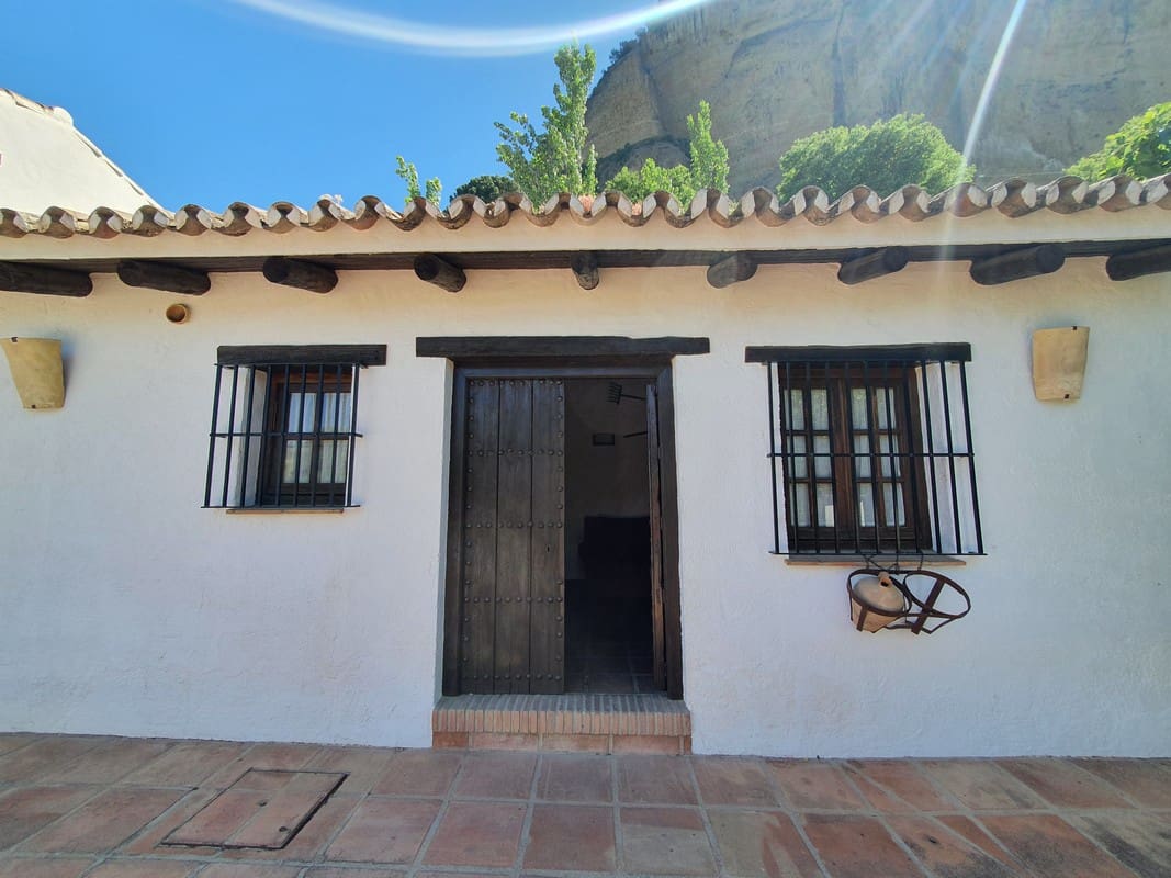 9 soveværelse Hotel til salg i Ronda med swimmingpool - € 750.000 (Ref: 8416667)