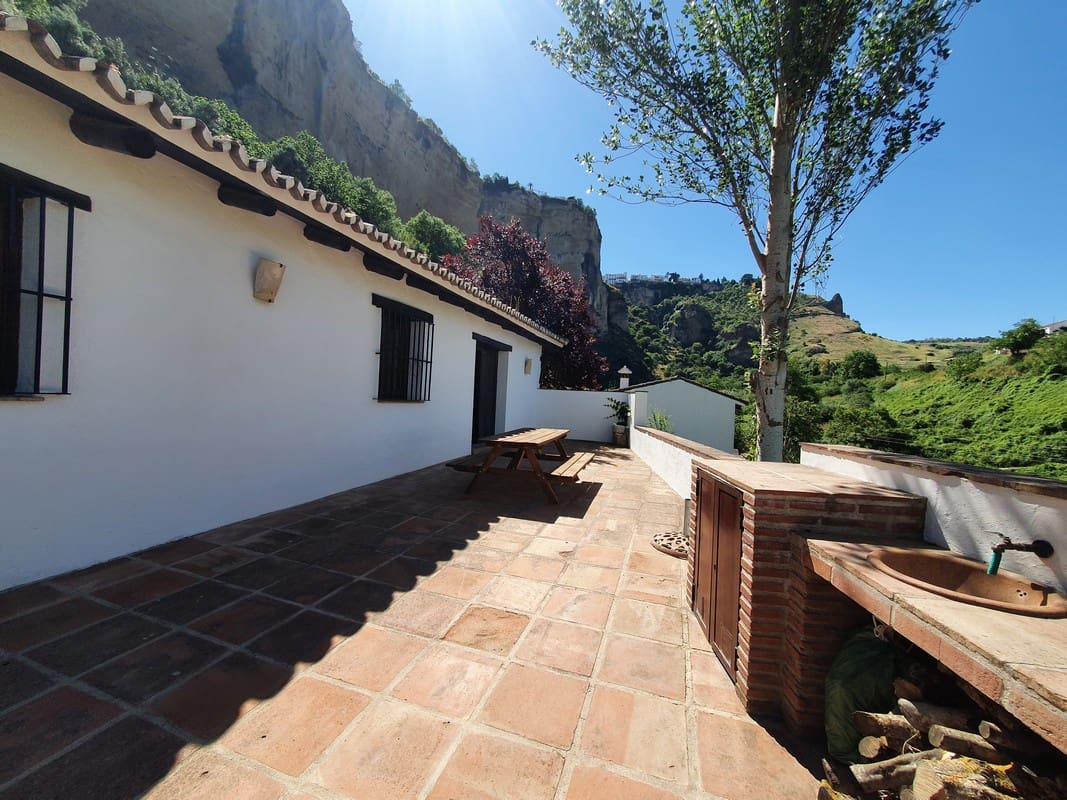 9 soveværelse Hotel til salg i Ronda med swimmingpool - € 750.000 (Ref: 8416667)