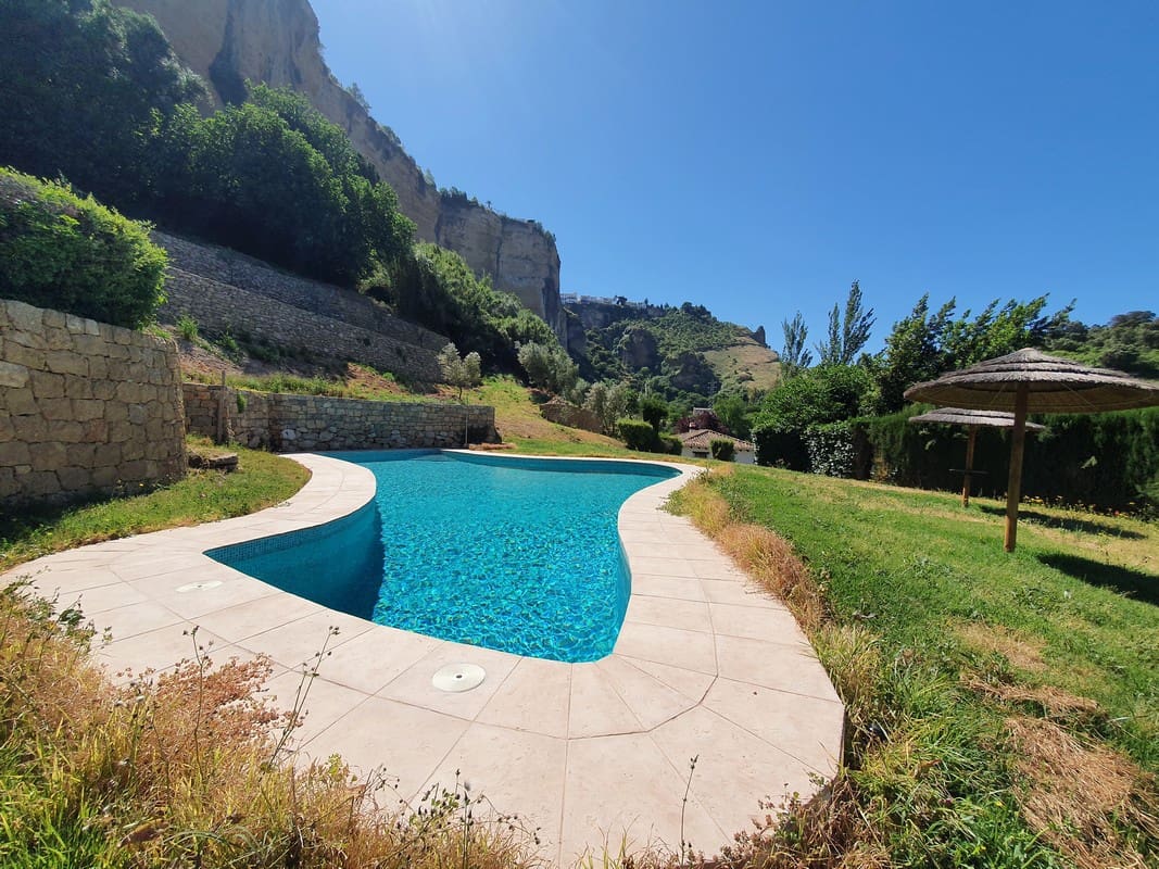 9 soveværelse Hotel til salg i Ronda med swimmingpool - € 750.000 (Ref: 8416667)