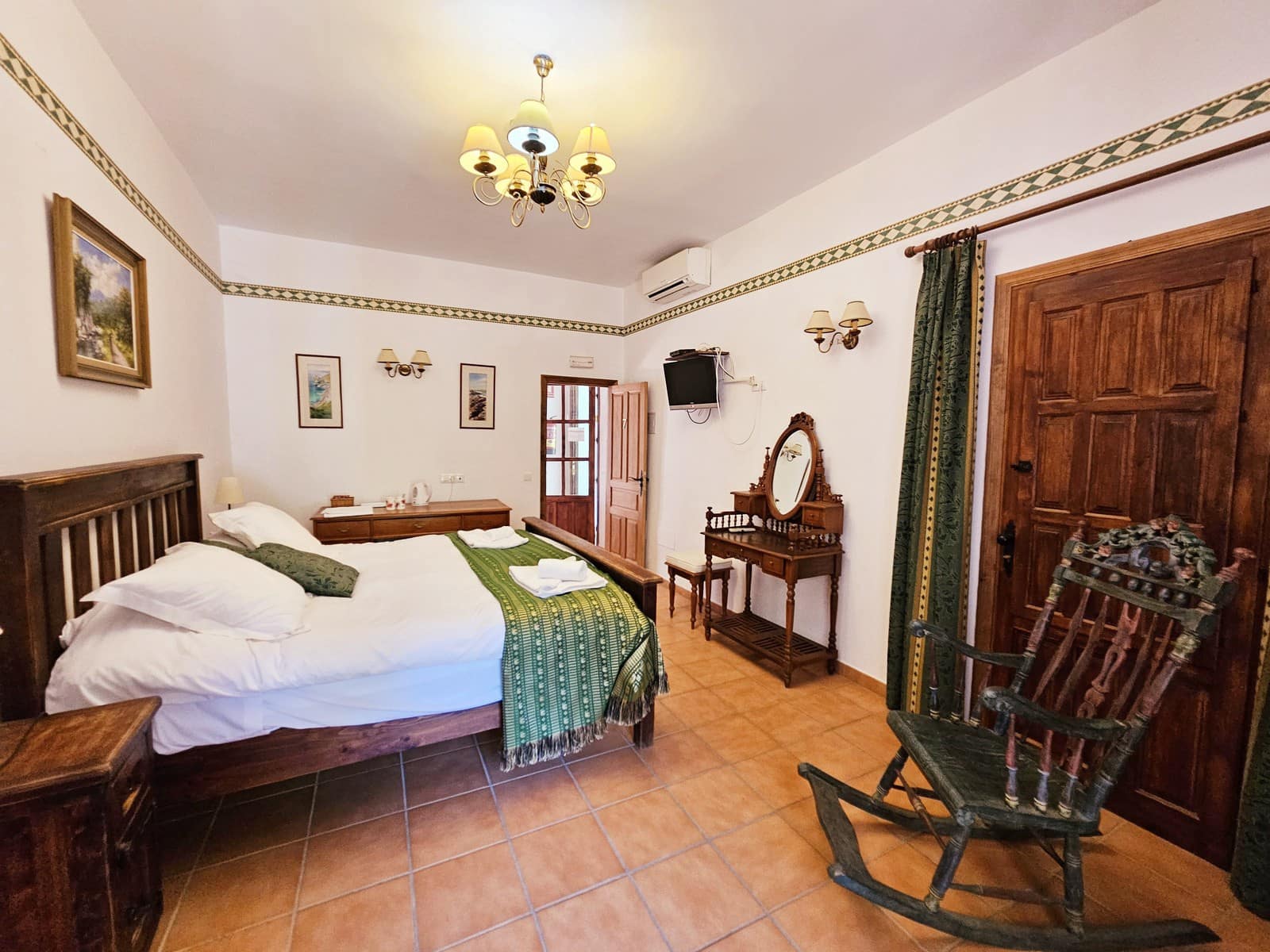 13 soveværelse Hotel til salg i Benaojan med swimmingpool - € 980.000 (Ref: 8427924)