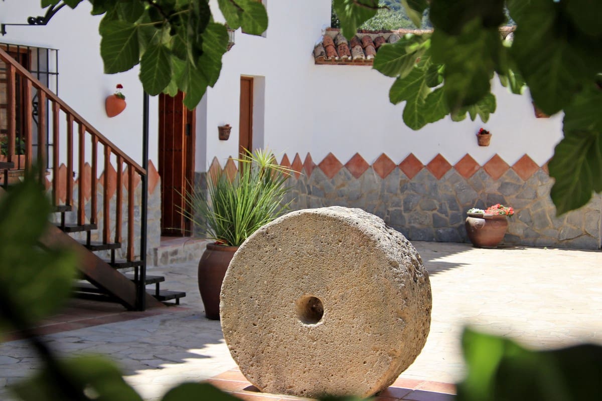 13 soveværelse Hotel til salg i Benaojan med swimmingpool - € 980.000 (Ref: 8427924)