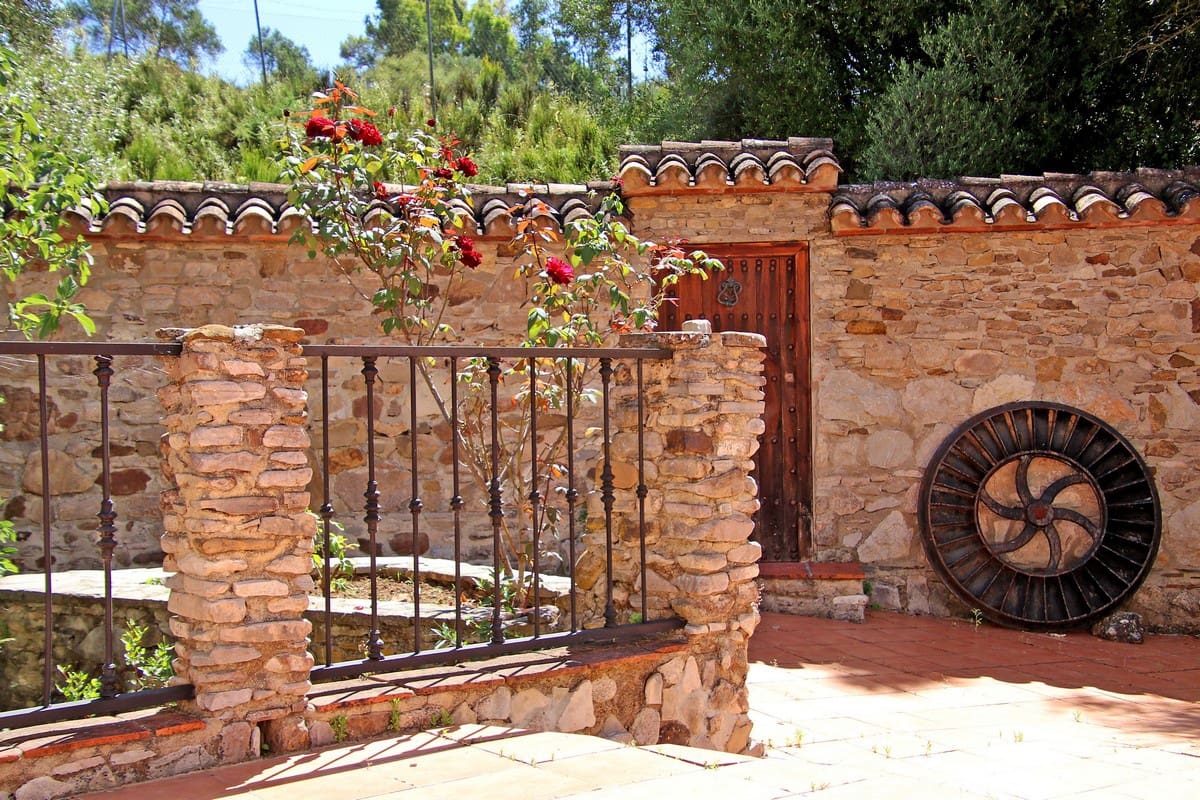 13 soveværelse Hotel til salg i Benaojan med swimmingpool - € 980.000 (Ref: 8427924)