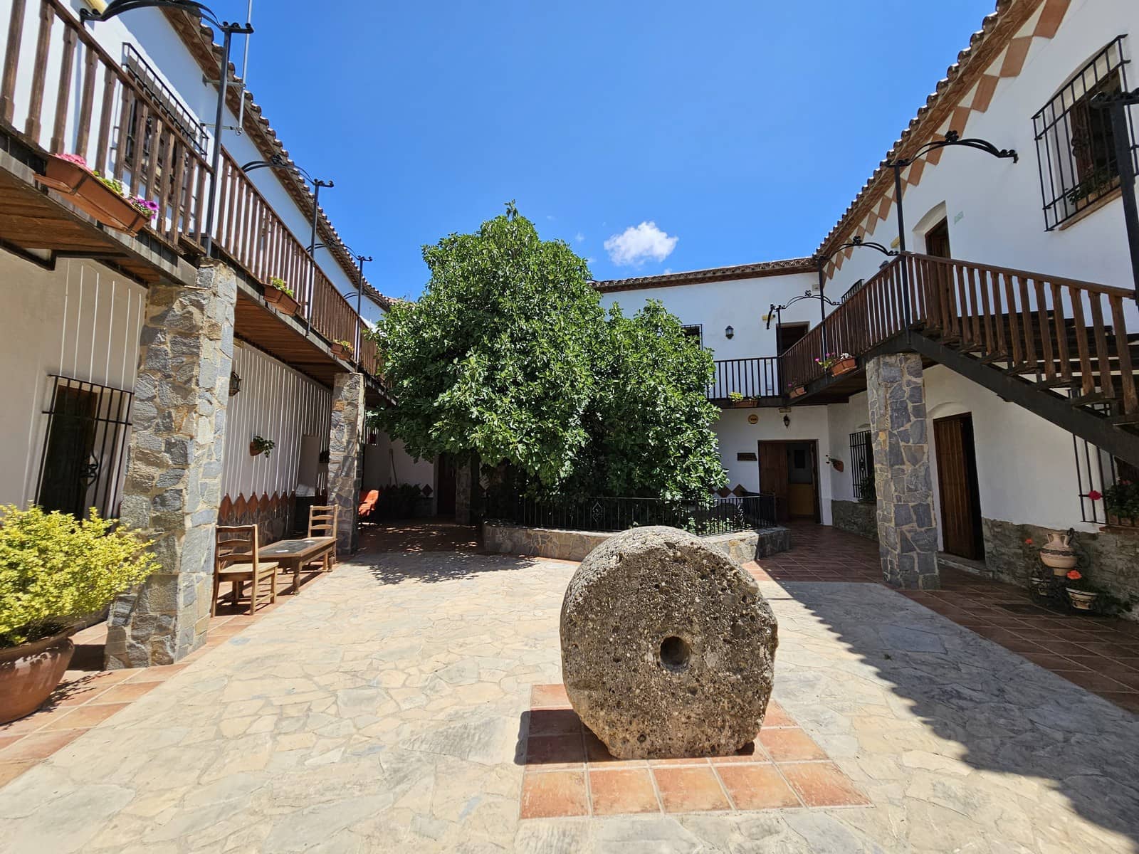 13 soveværelse Hotel til salg i Benaojan med swimmingpool - € 980.000 (Ref: 8427924)