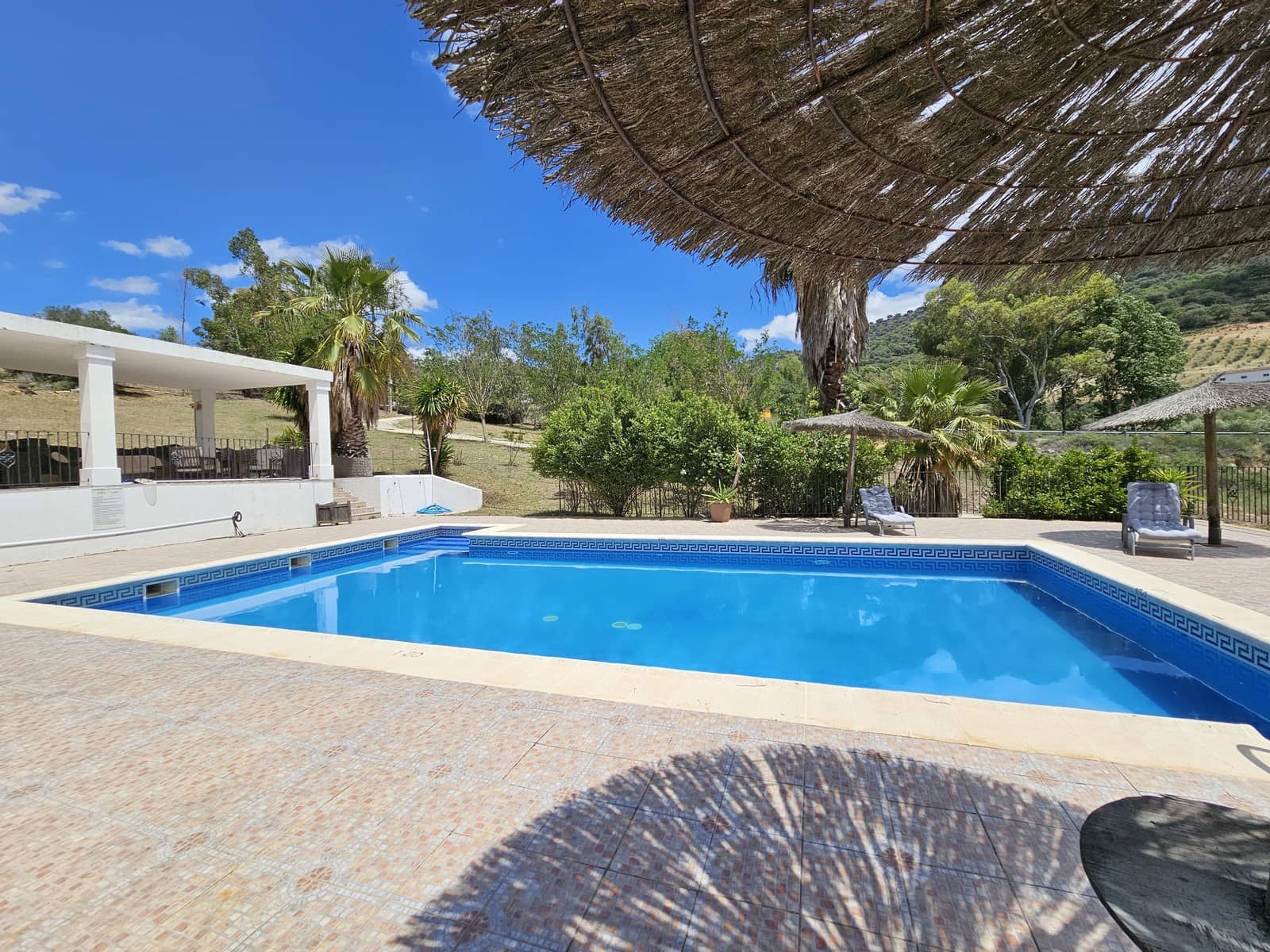 13 soveværelse Hotel til salg i Benaojan med swimmingpool - € 980.000 (Ref: 8427924)