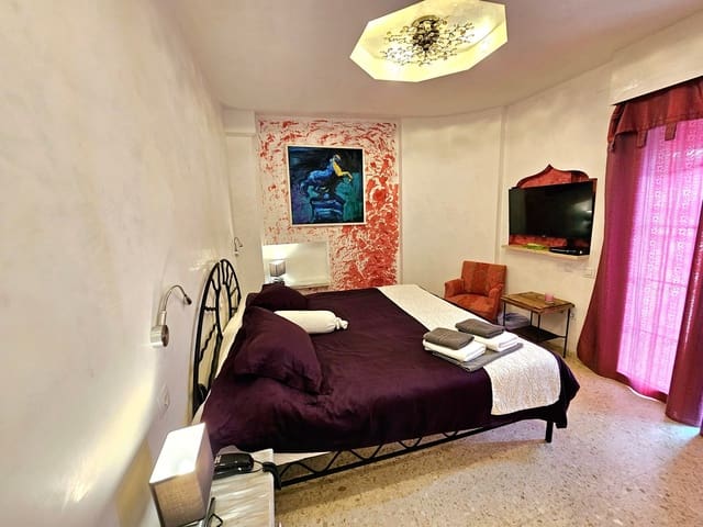 10 bedroom Hotel for sale in Vejer de la Frontera - € 1,690,000 (Ref: 8427926)