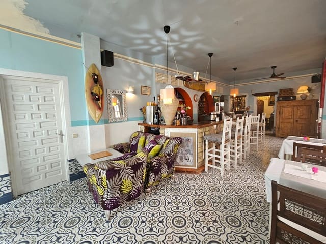 10 bedroom Hotel for sale in Vejer de la Frontera - € 1,690,000 (Ref: 8427926)