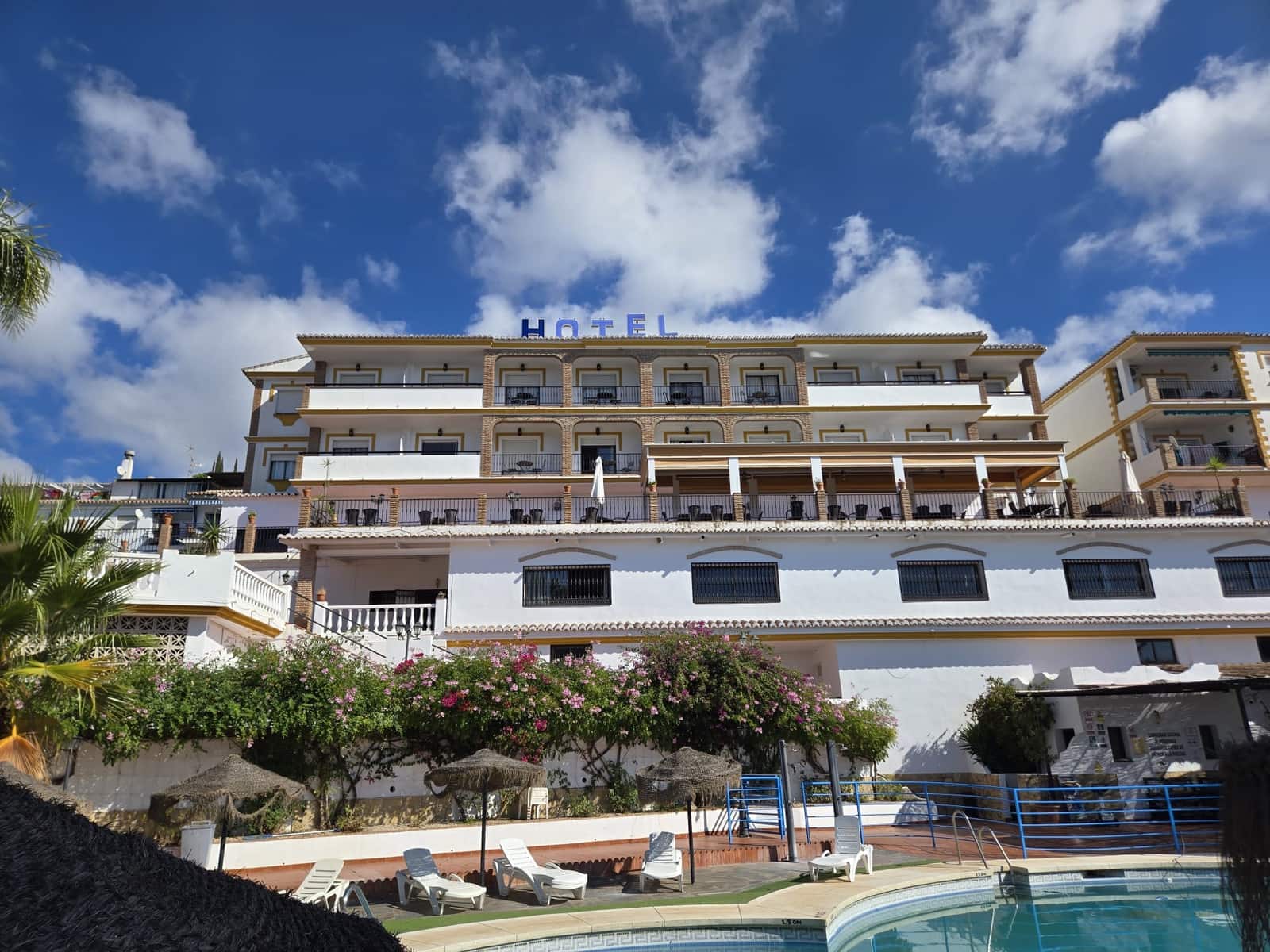 Hotel te koop in Competa - € 3.200.000 (Ref: 9343306)