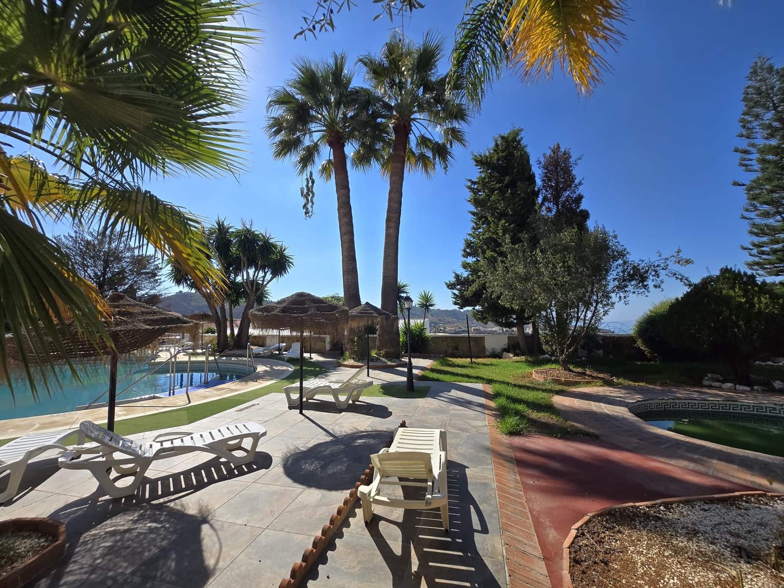 Hotel te koop in Competa - € 3.200.000 (Ref: 9343306)