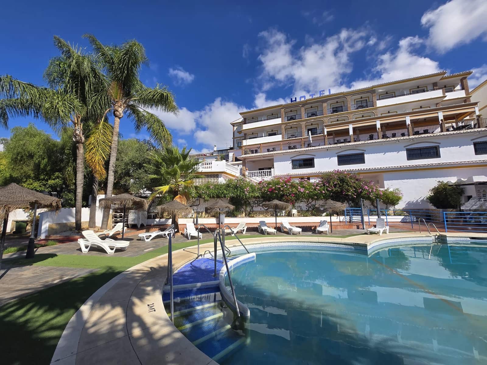 Hotel te koop in Competa - € 3.200.000 (Ref: 9343306)