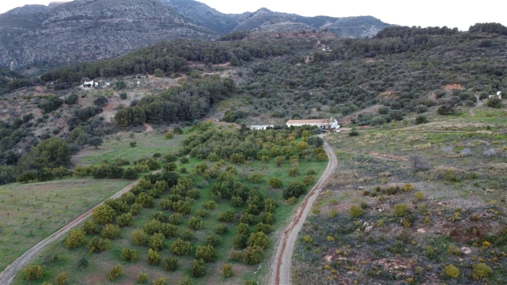 Finca/Casa Rural de 3 habitaciones en Casarabonela en venta - 680.000 € (Ref: 9326813)