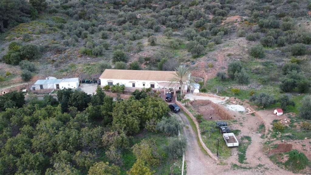Finca/Casa Rural de 3 habitaciones en Casarabonela en venta - 680.000 € (Ref: 9326813)
