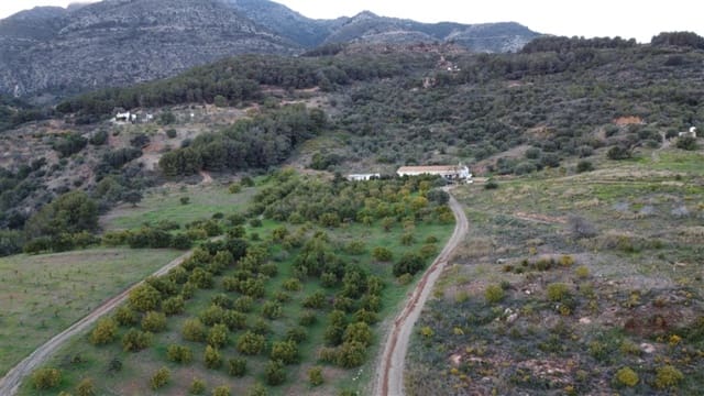 Finca/Casa Rural de 3 habitaciones en Casarabonela en venta - 680.000 € (Ref: 9326813)