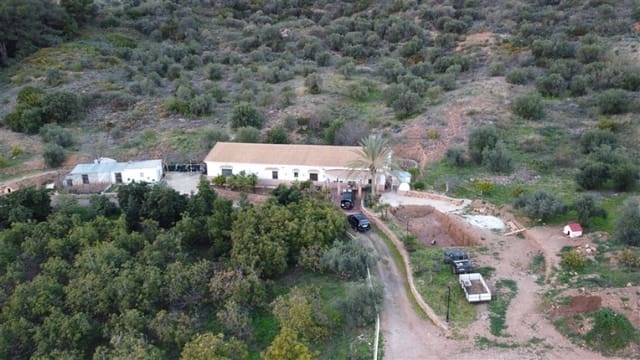 Finca/Casa Rural de 3 habitaciones en Casarabonela en venta - 680.000 € (Ref: 9326813)