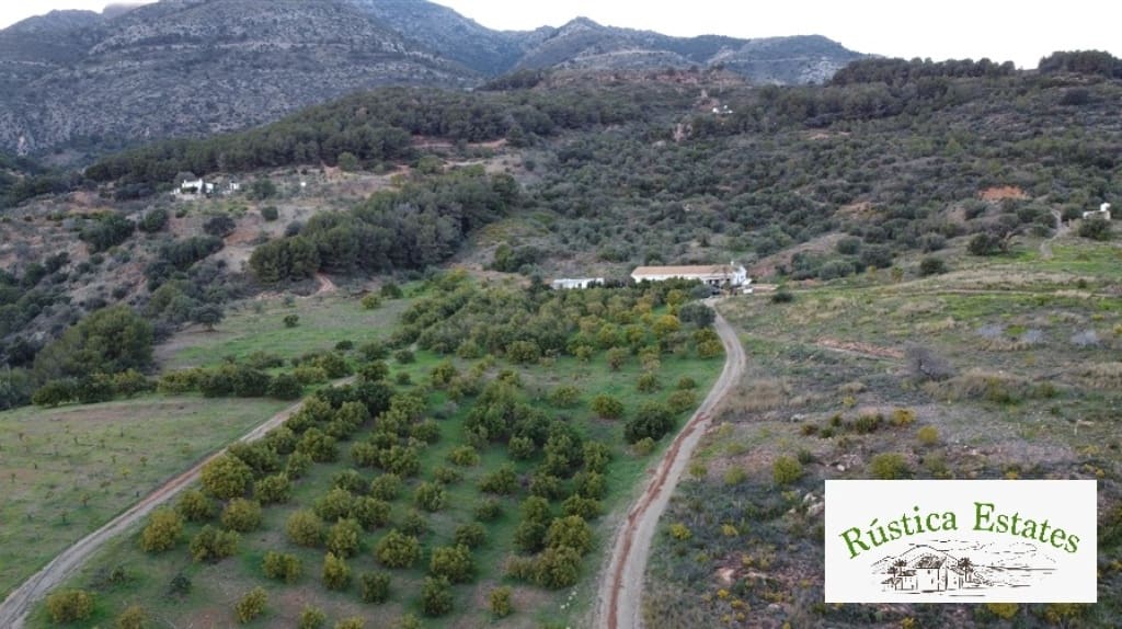Finca/Casa Rural de 3 habitaciones en Casarabonela en venta - 680.000 € (Ref: 9326813)